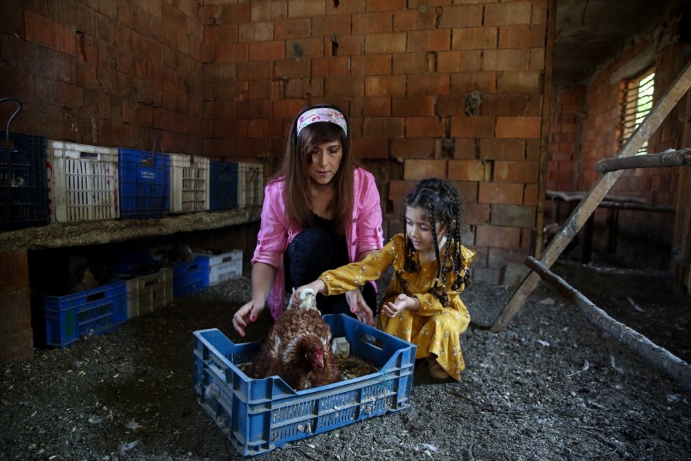 Kızlarının Mutluluğu İçin İstanbul'dan Kaçıp Çiftçi Oldular