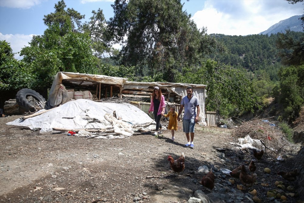 Kızlarının Mutluluğu İçin İstanbul'dan Kaçıp Çiftçi Oldular