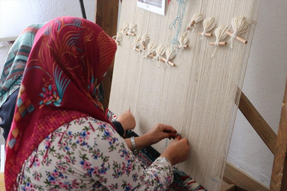 Beyşehir Belediyesi Selçuklu halılarını gün yüzüne çıkarıyor