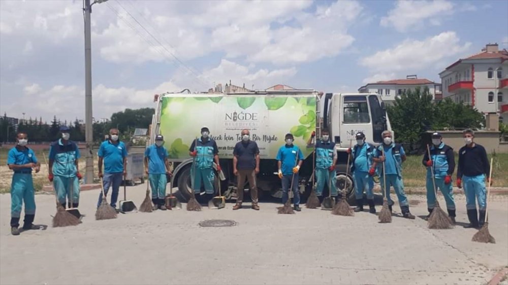 Niğde Belediyesinden Mahalle Temizliği