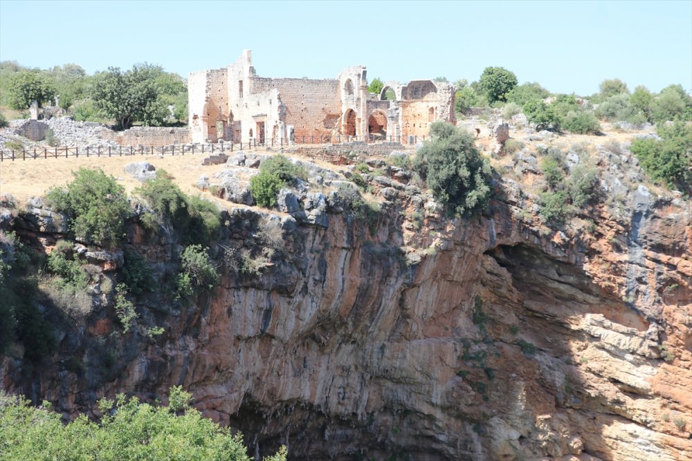 Kanlıdivane Antik Kenti Kızkalesi'ne Gelen Turistleri Bekliyor