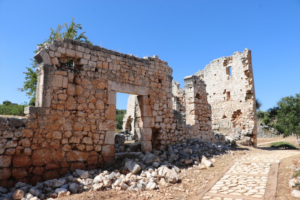 Kanlıdivane Antik Kenti Kızkalesi'ne Gelen Turistleri Bekliyor