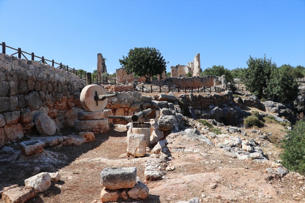 Kanlıdivane Antik Kenti Kızkalesi'ne Gelen Turistleri Bekliyor