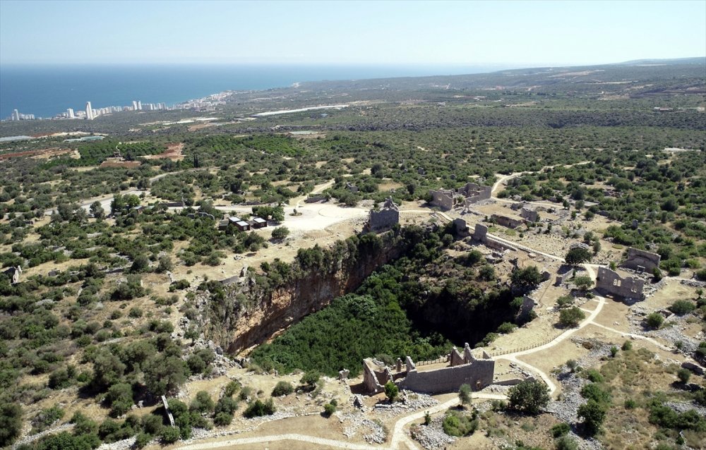 Kanlıdivane Antik Kenti Kızkalesi'ne Gelen Turistleri Bekliyor