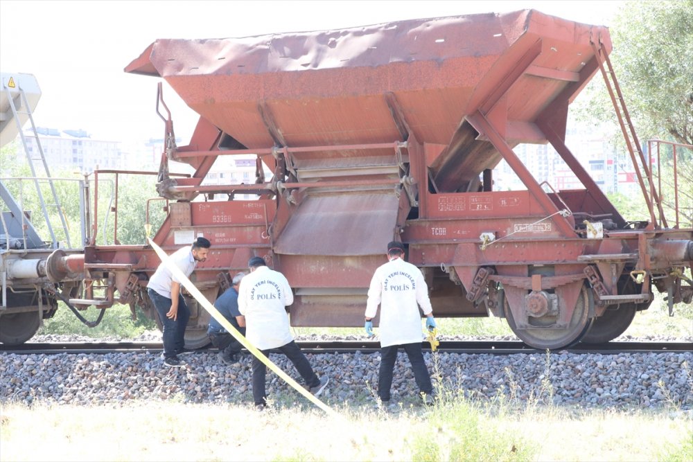 Niğde'de Trenin Çarptığı Vatandaş Hayatını Kaybetti