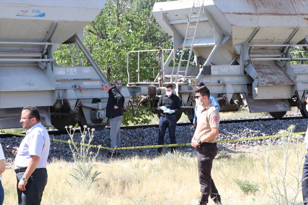 Niğde'de Trenin Çarptığı Vatandaş Hayatını Kaybetti