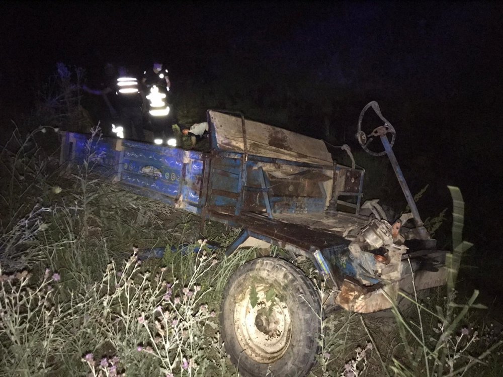 Konya'da Otomobil, Tarım Aracına Çarptı: 1ölü, 5 Yaralı