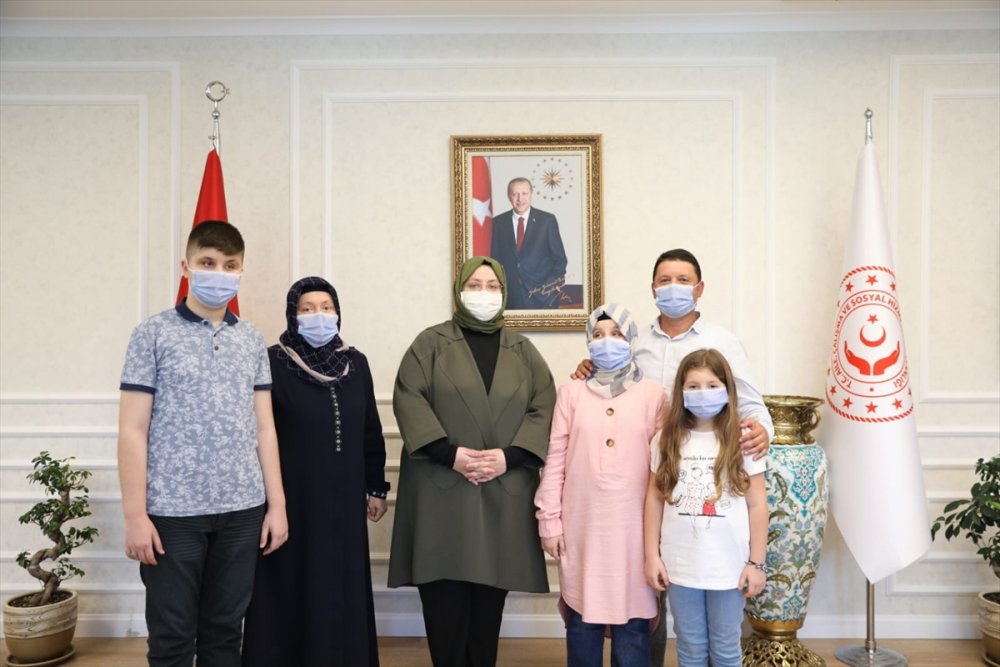 Bakan Zehra Zümrüt Selçuk, Görme Engelli Hafız Ravzanur'u Ağırladı