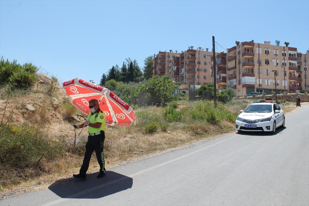Antalya'da Otomobil Devrildi: 2 Yaralı