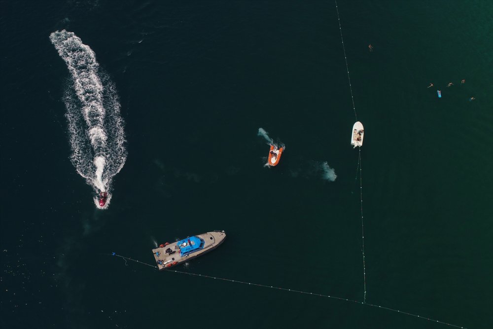 Konyaaltı Plajı'nda Türkçe, Rusça ve İngilizce Uyarı