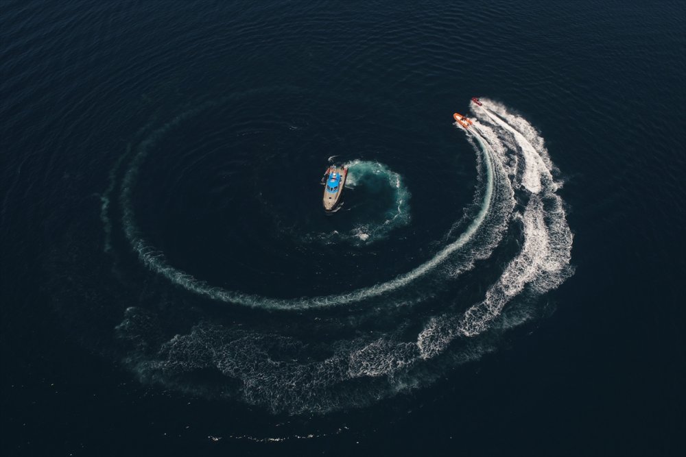Konyaaltı Plajı'nda Türkçe, Rusça ve İngilizce Uyarı