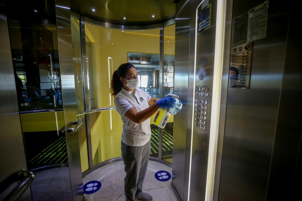 Turistlerin Koronavirüs Tedbirli Yolculuğu