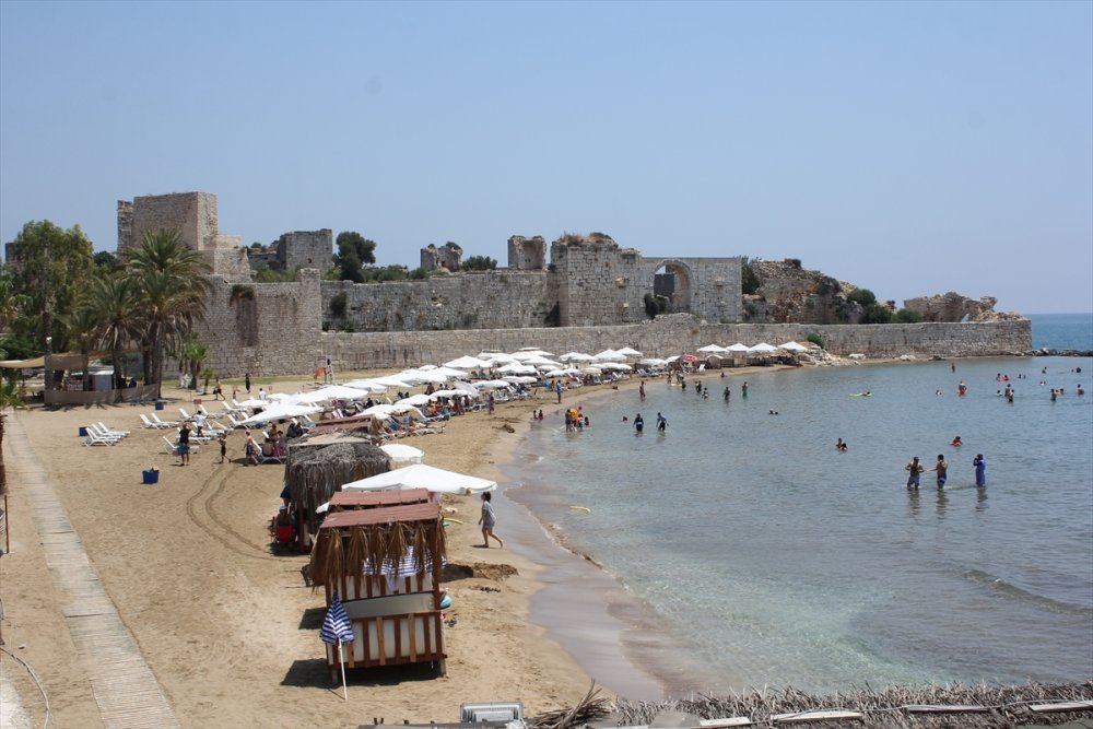 Sıcak Havada Mersinliler Sahile Akın Etti