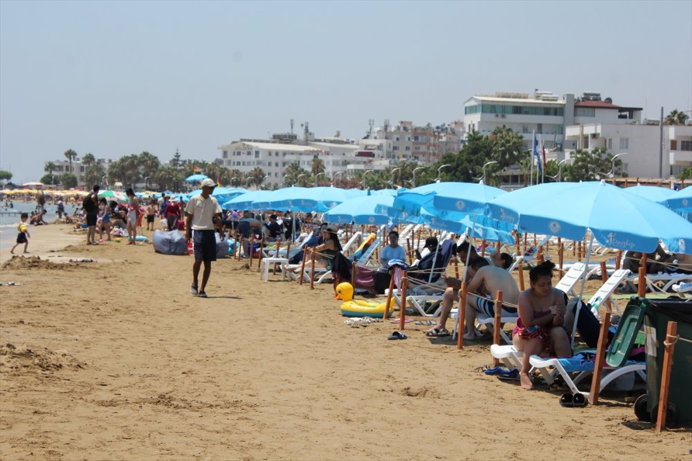 Sıcak Havada Mersinliler Sahile Akın Etti