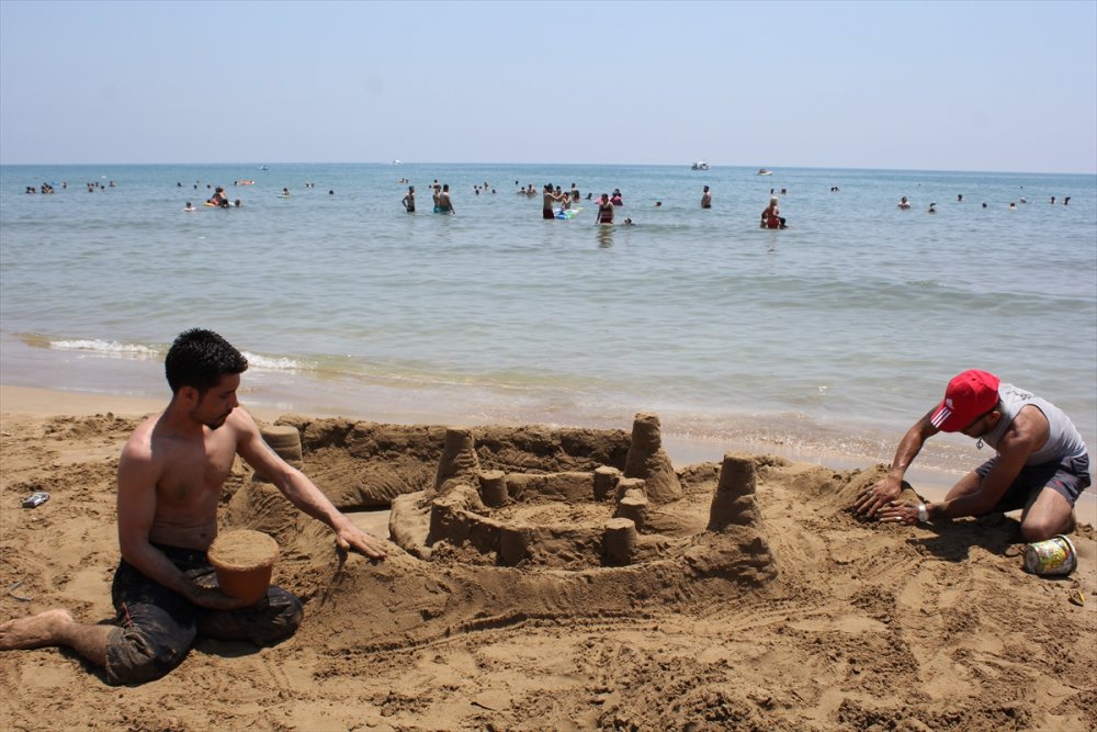 Sıcak Havada Mersinliler Sahile Akın Etti