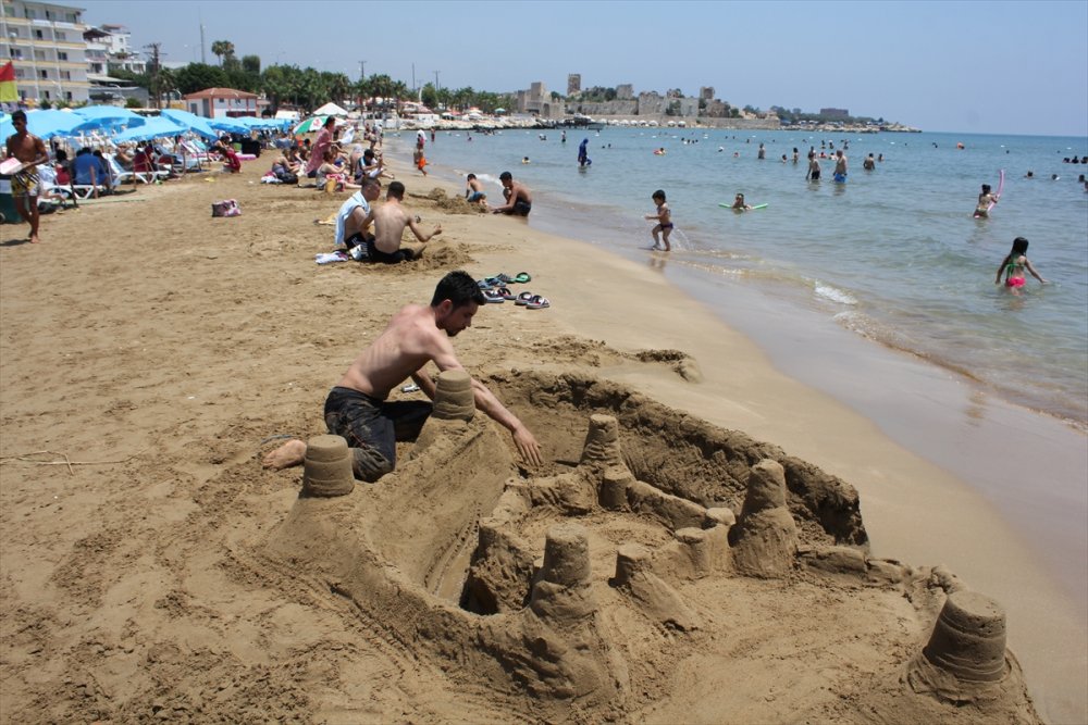 Sıcak Havada Mersinliler Sahile Akın Etti