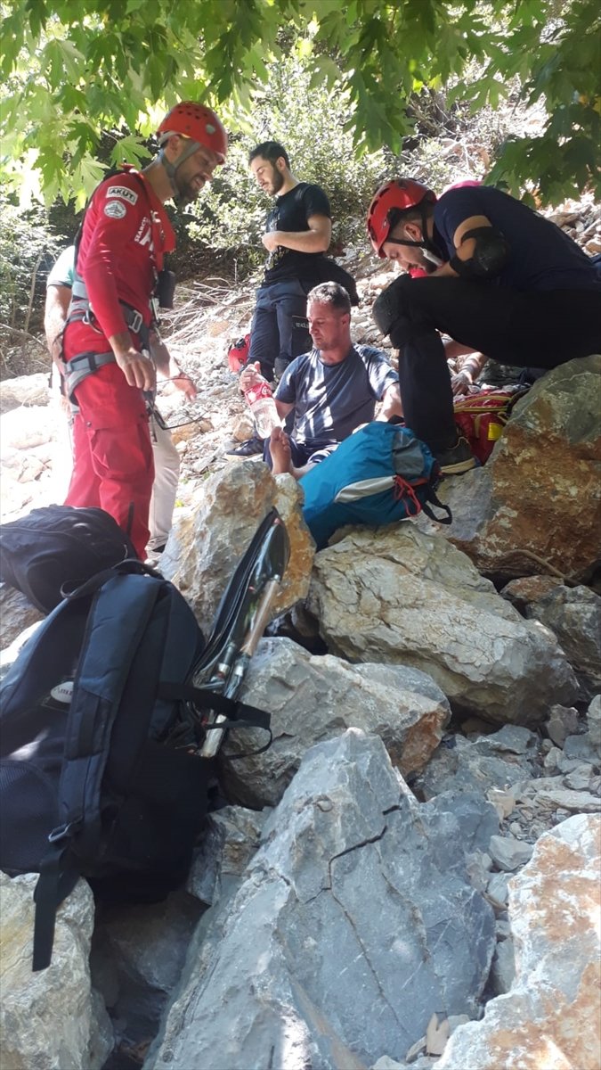 Antalya'da Dağda Ayağı Kırılan Vatandaşı AFAD Kurtardı