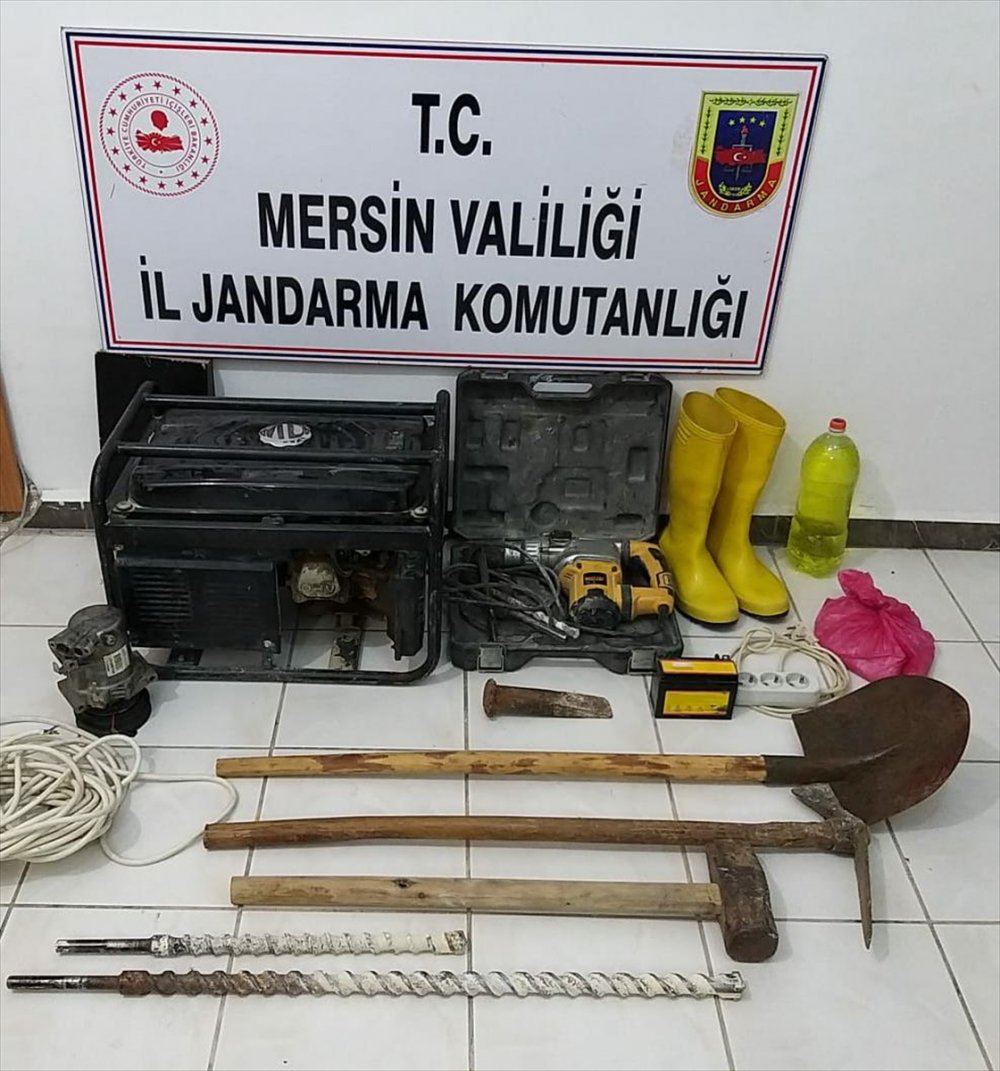 Mersin'de Kaçak Kazı Yapan 4 Zanlı Suçüstü Yakalandı