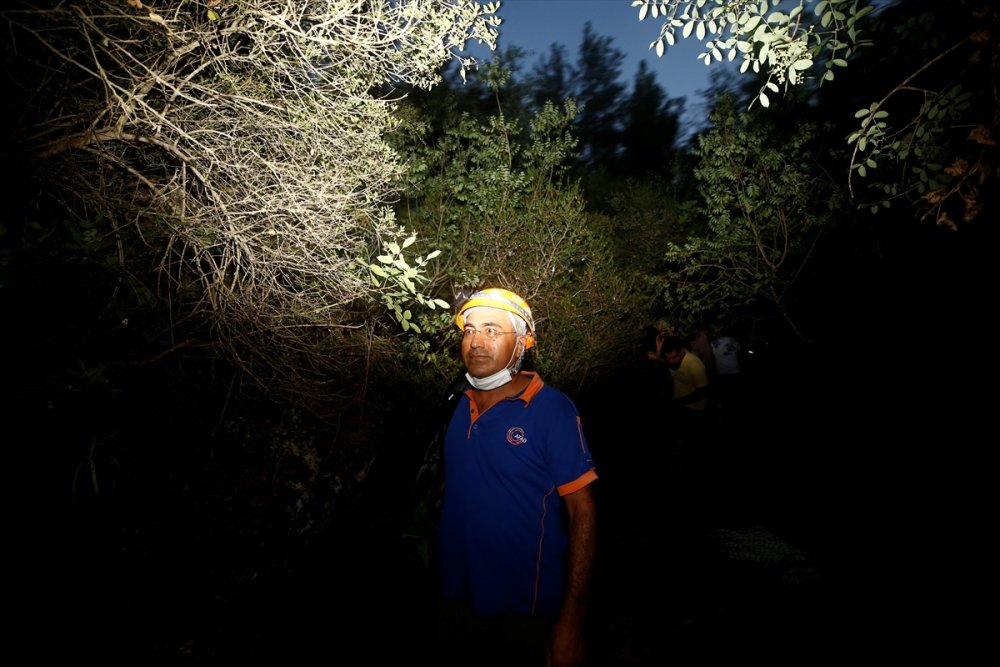 Antalya'da Defineciler Mağarada Mahsur Kaldı