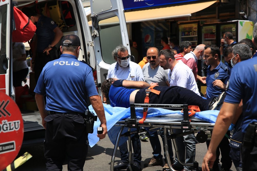 Antalya'da Polise Saldıran Zanlı Vurularak Durduruldu