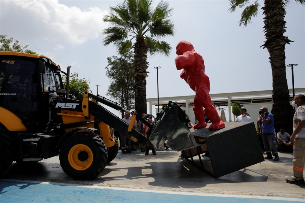 Antalya'da Konyaaltı Sahili'ndeki Localar Kaldırıldı