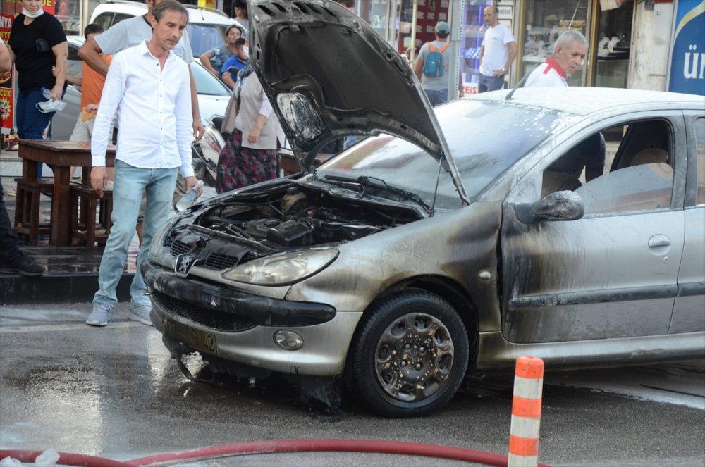 Antalya'da Araç Yangını Ucuz Atlatıldı