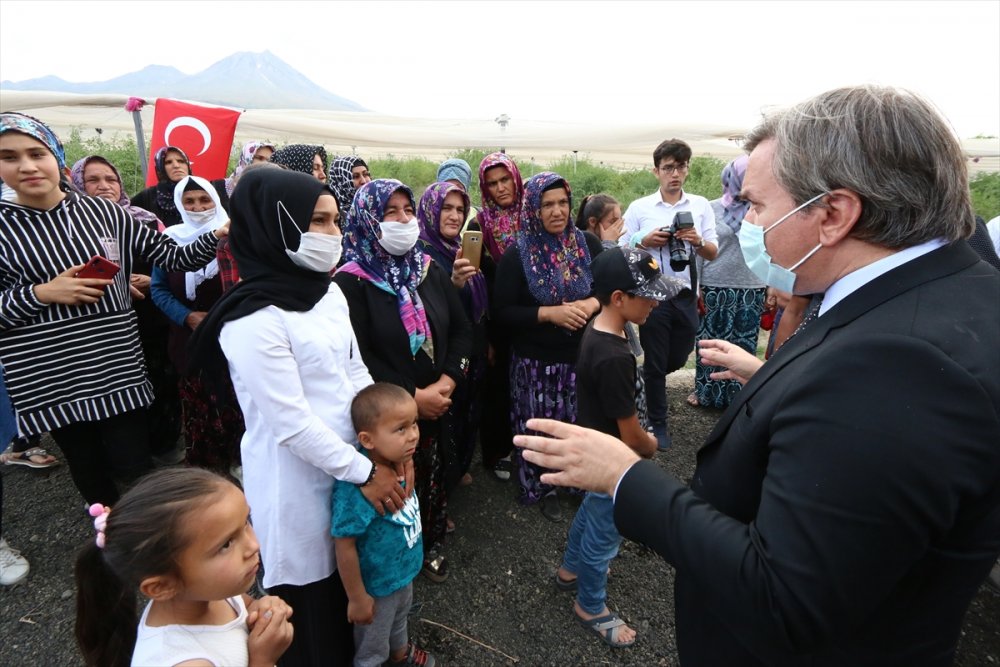 Aksaray Valisi Aydoğdu, Okulunu Bırakan Genç Kızı Duygulandırdı