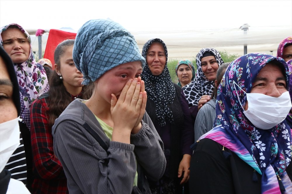 Aksaray Valisi Aydoğdu, Okulunu Bırakan Genç Kızı Duygulandırdı