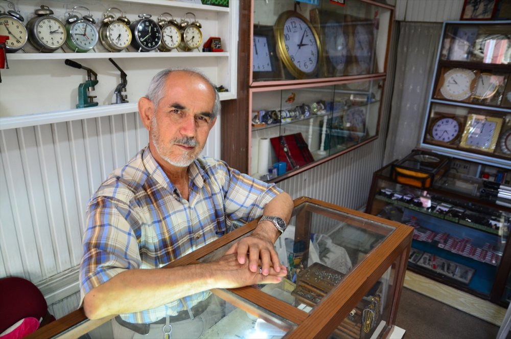 Konya'da Sarkaçlı Saatlere 51 Yıldır Ayar Veriyor
