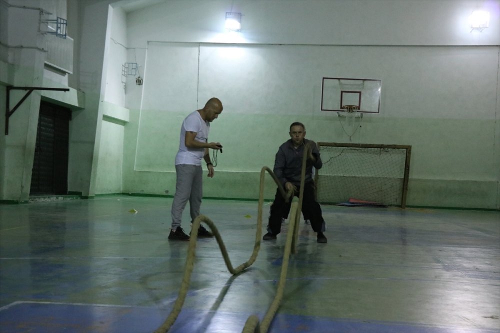 Niğde'de Yaşlı Kadının Spor Yapmayı Sevdi