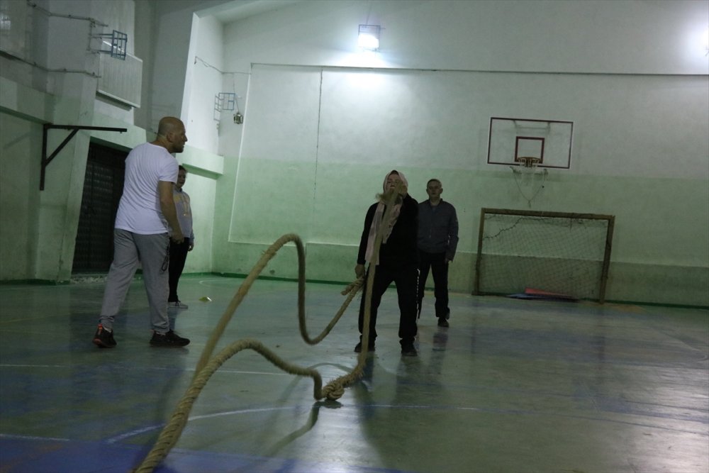 Niğde'de Yaşlı Kadının Spor Yapmayı Sevdi