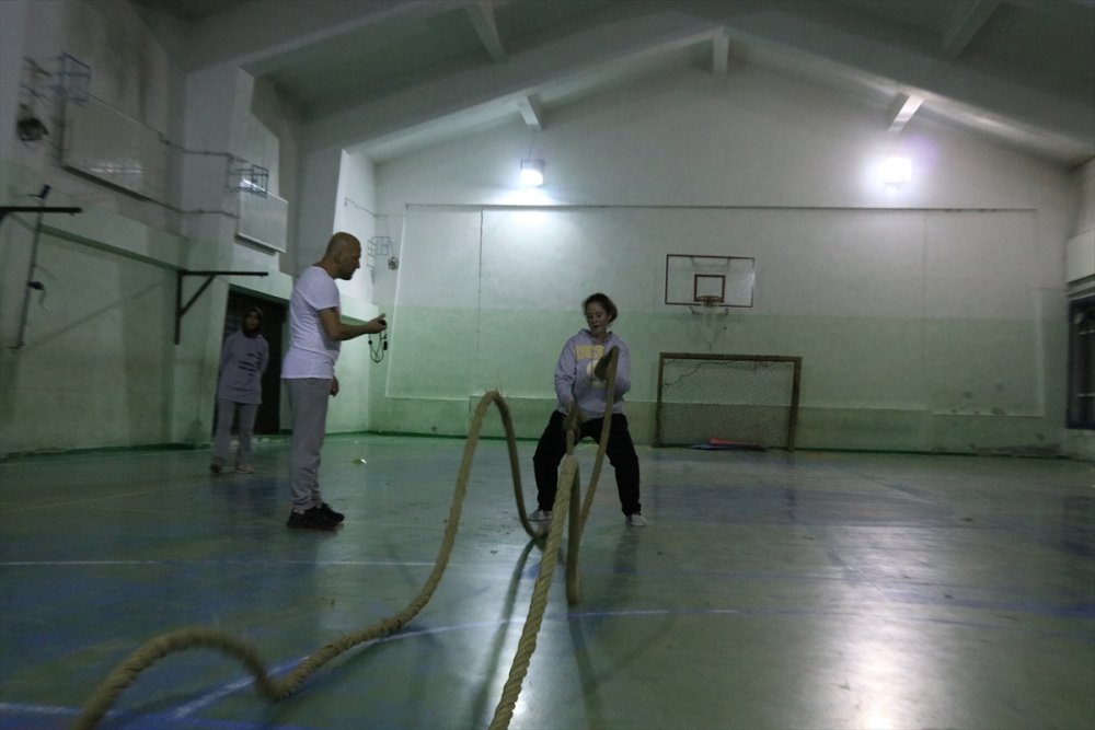 Niğde'de Yaşlı Kadının Spor Yapmayı Sevdi