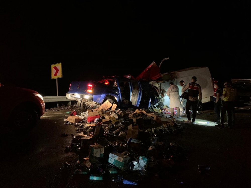 Antalya Yolunda Feci Kaza Ölü ve Yaralılar Var