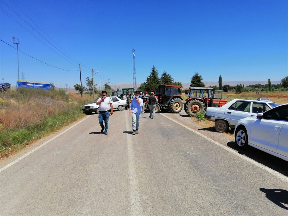 Konya'da Yol Kapatarak Kamulaştırmayı Protesto Ettiler