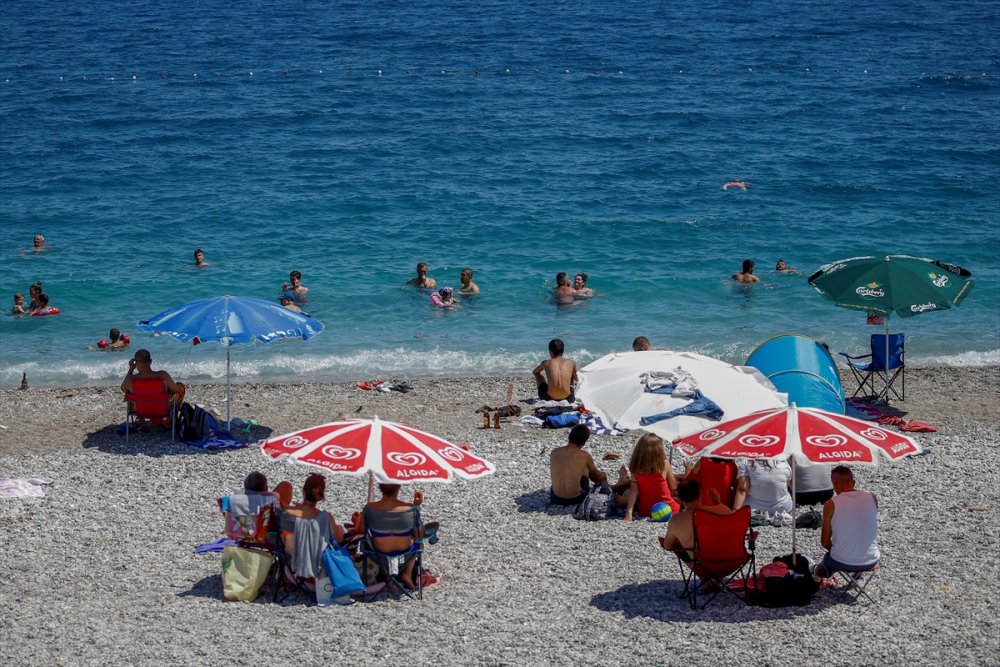 Antalya Hafta Sonunda Sahile Akın Etti