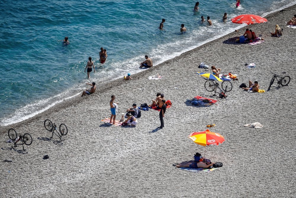 Antalya Hafta Sonunda Sahile Akın Etti
