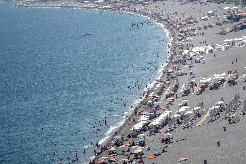 Antalya Hafta Sonunda Sahile Akın Etti