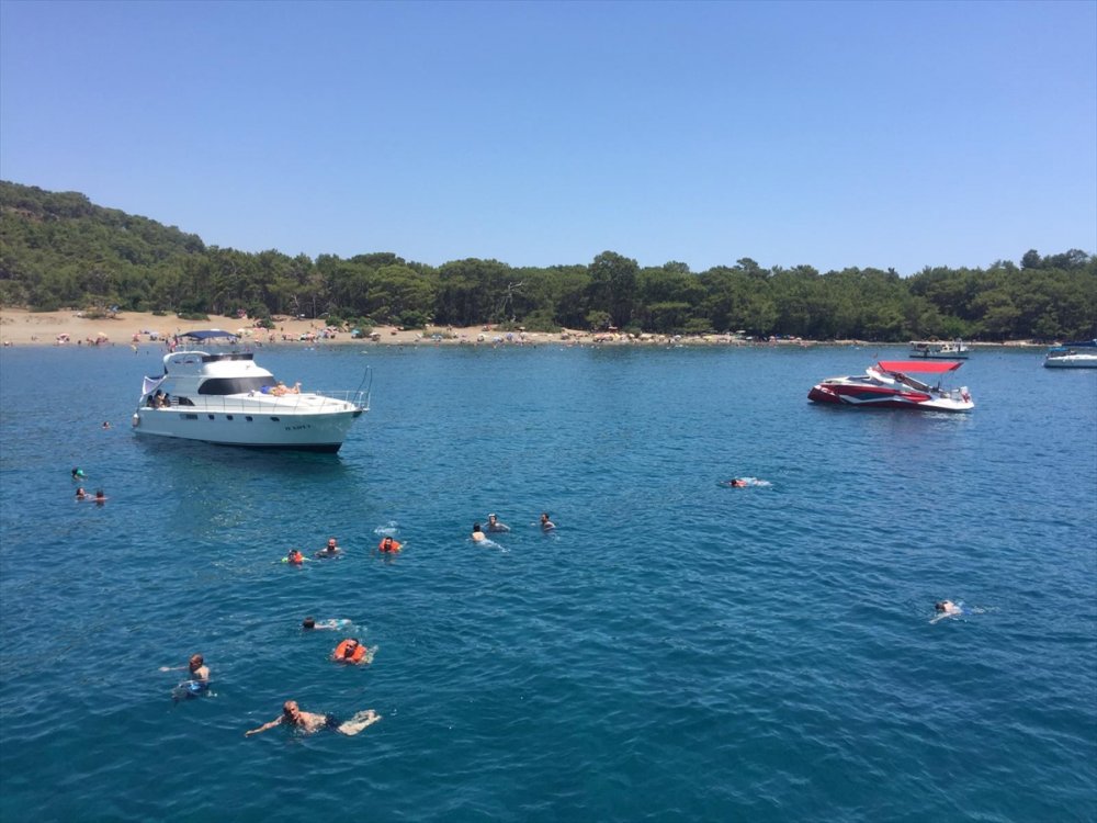 Antalya Hafta Sonunda Sahile Akın Etti