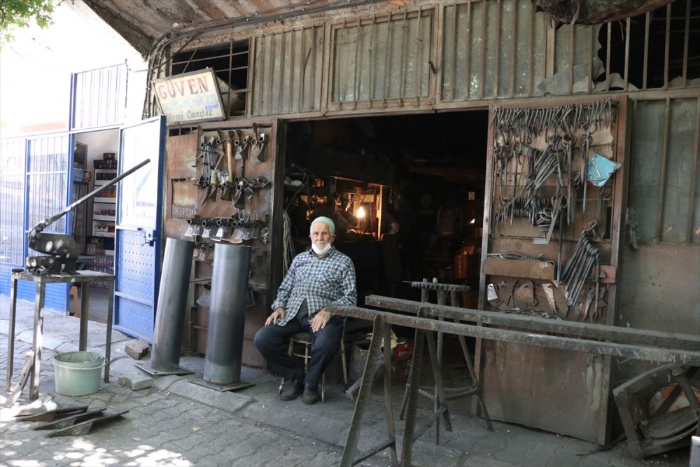 Ekmeğinin Peşinde Ateş Başında Geçen 61 Yıl