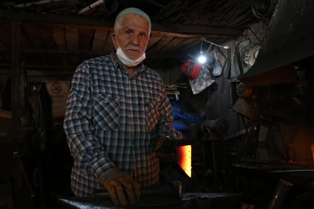 Ekmeğinin Peşinde Ateş Başında Geçen 61 Yıl