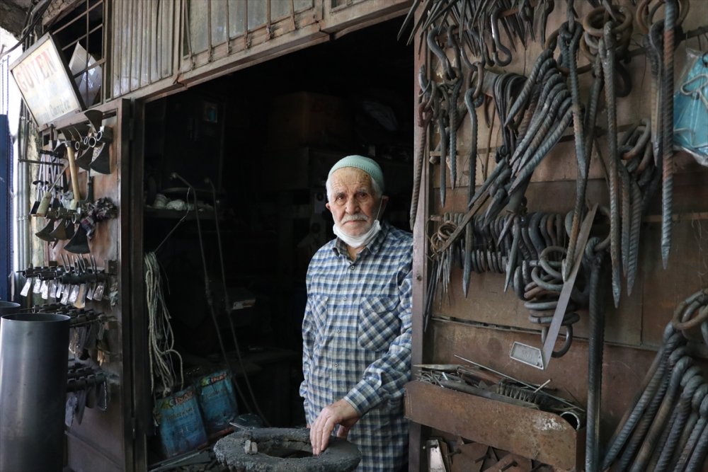 Ekmeğinin Peşinde Ateş Başında Geçen 61 Yıl