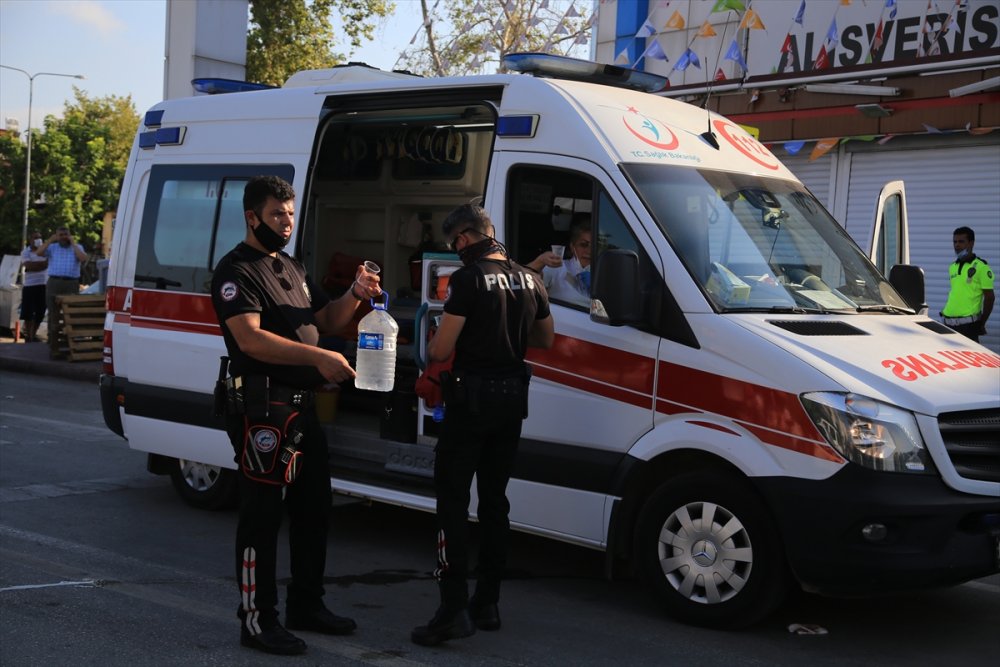 Antalya'da Trafikte Karşılaşan Hasımlar Terör Estirdi