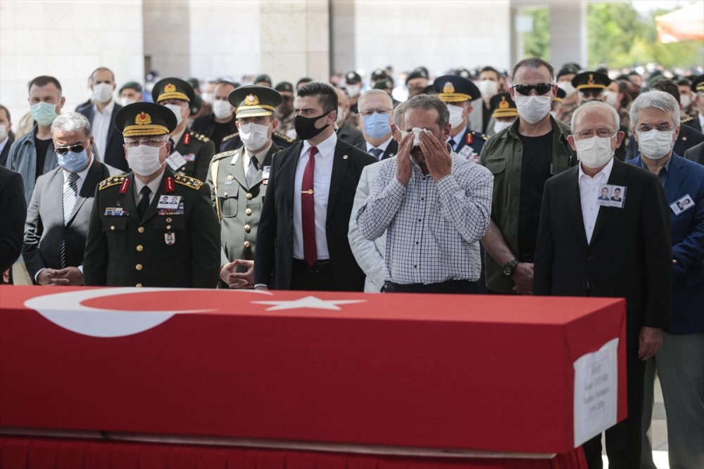 Van'da Şehit Olan Polisin Babasından Evladına Son Dokunuş