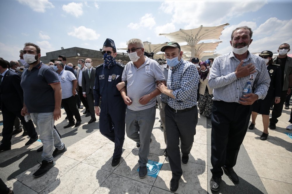 Van'da Şehit Olan Polisin Babasından Evladına Son Dokunuş