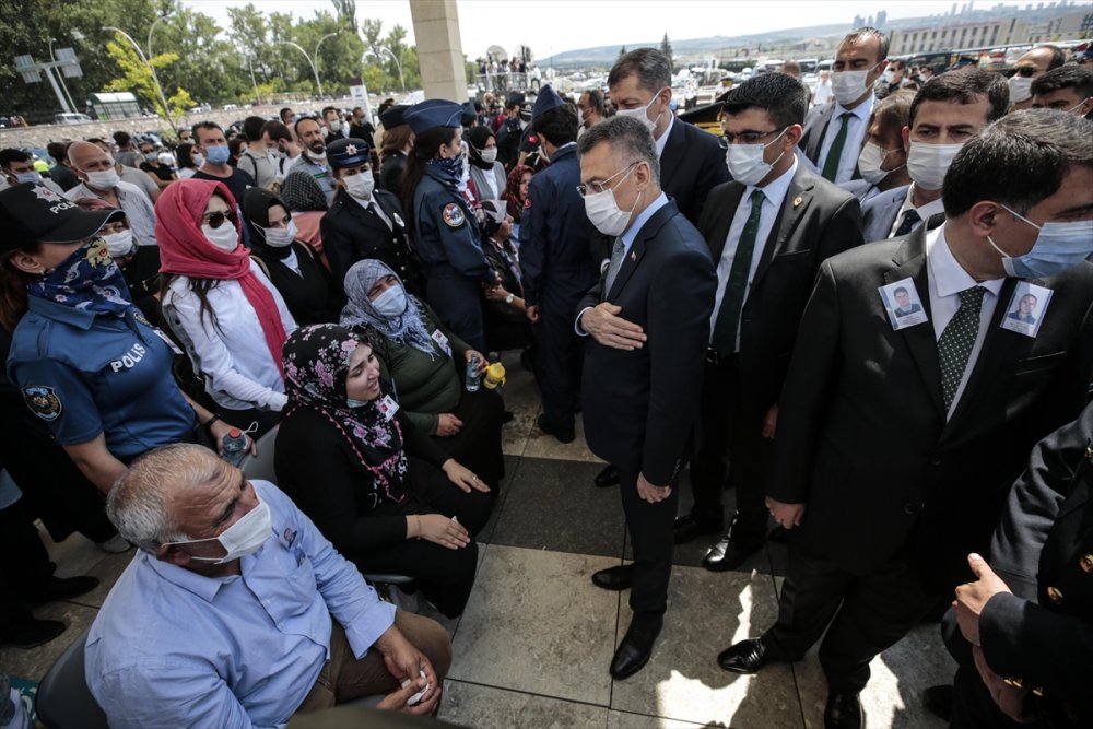 Van'da Şehit Olan Polisin Babasından Evladına Son Dokunuş