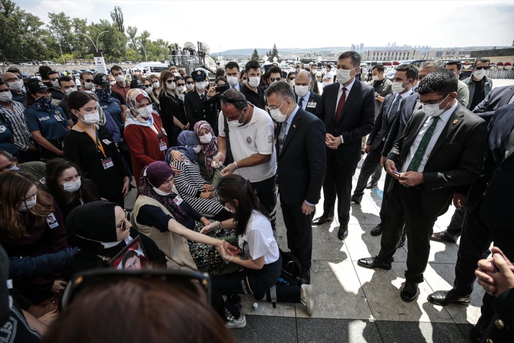 Van'da Şehit Olan Polisin Babasından Evladına Son Dokunuş
