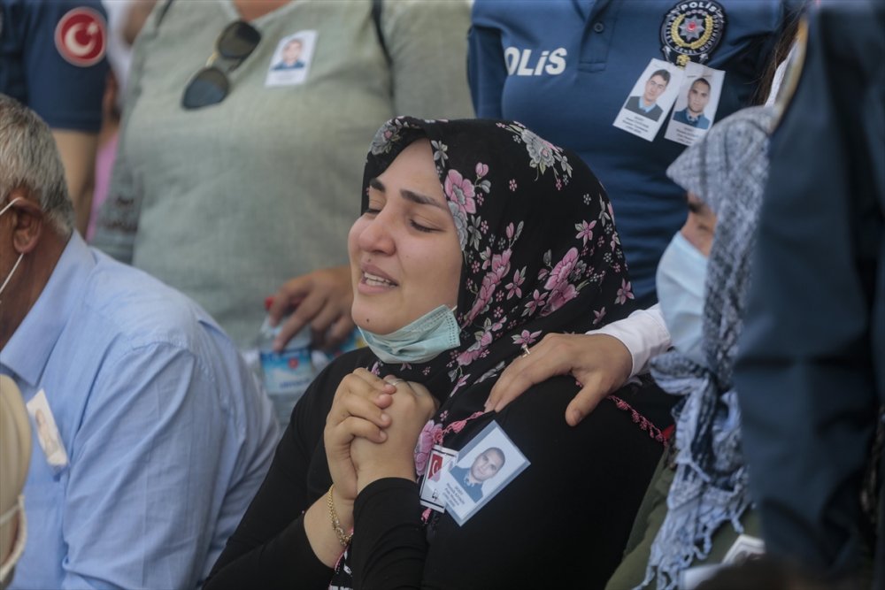 Van'da Şehit Olan Polisin Babasından Evladına Son Dokunuş