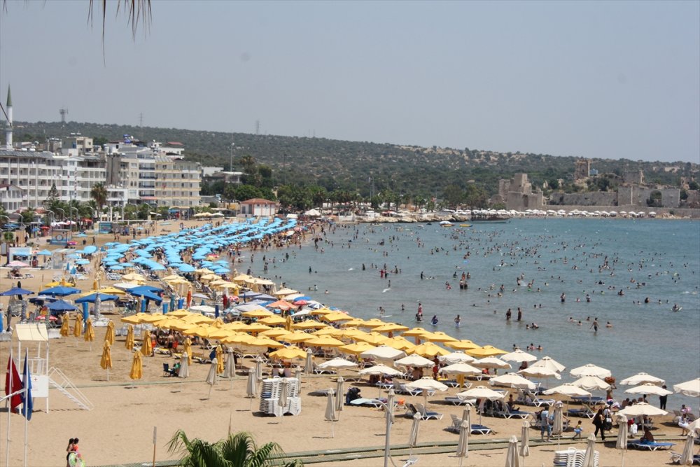 Mersin'de Sıcak Havadan Bunalanlar Denize Koştu