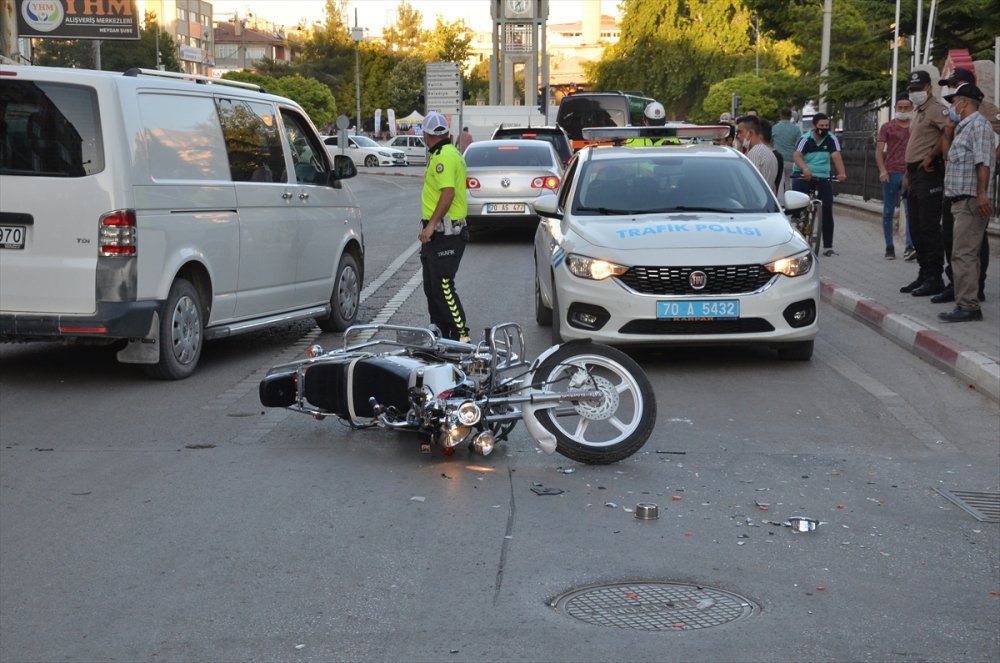 Karaman'da Otomobil İle Motosikletin Çarpıştığı Kazada İki Kişi Yaralandı