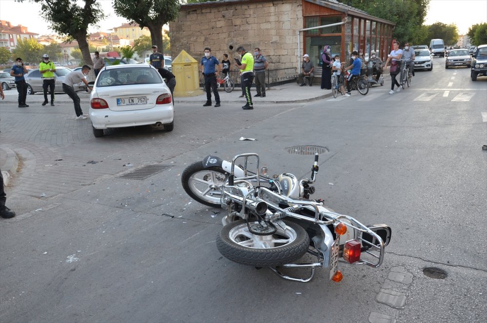 Karaman'da Otomobil İle Motosikletin Çarpıştığı Kazada İki Kişi Yaralandı